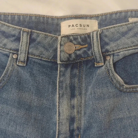 PacSun Party Blue Denim Mom Short, Color Blue Size 26 - Picture 7 of 16